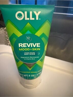 OLLY Revive Mood + Skin Body Scrub